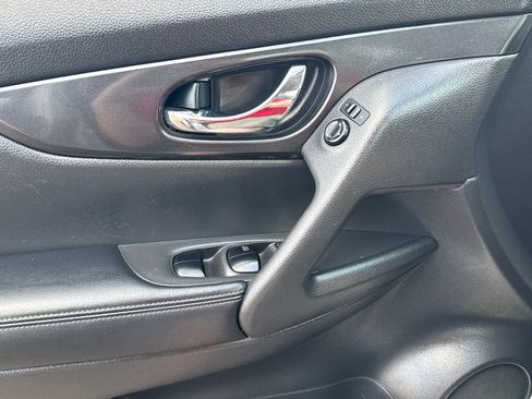 Used 2018 Nissan Rogue SV AWD/4WD image 35