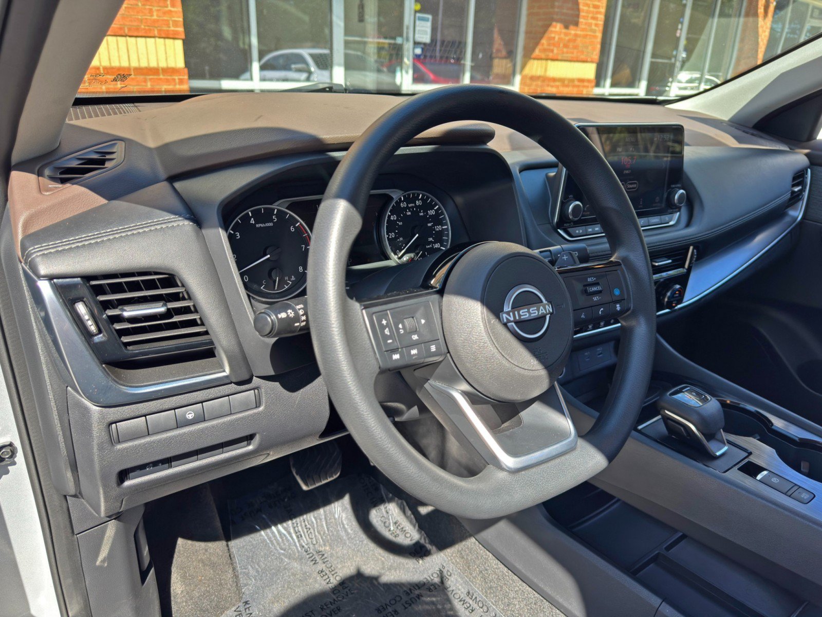 Used 2022 Nissan Rogue SV FWD image 12