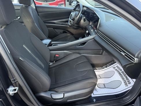 Used 2023 Hyundai Elantra SEL w/ Convenience Package FWD image 13