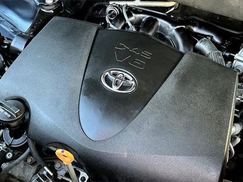 Used 2019 Toyota Highlander XLE image 29