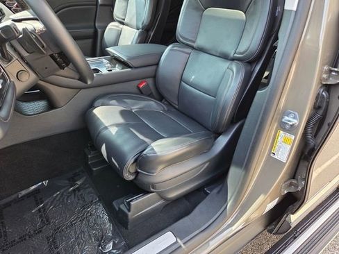 Used 2025 Lincoln Aviator Reserve w/ Equipment Group 201A AWD/4WD image 8