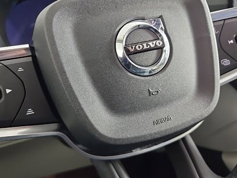 Certified 2023 Volvo XC40 B5 Ultimate w/ Climate Package image 22