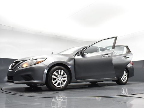 Used 2017 Nissan Altima 2.5 S w/ Power Driver Seat Package FWD image 30