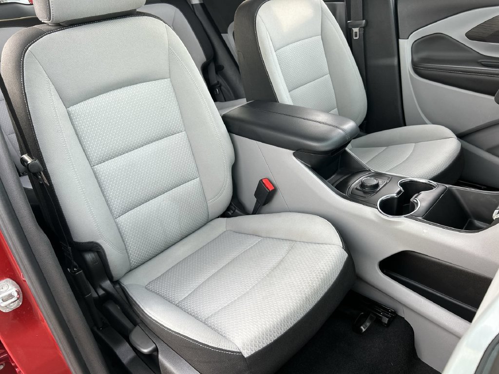 Used 2023 GMC Terrain SLE FWD image 28