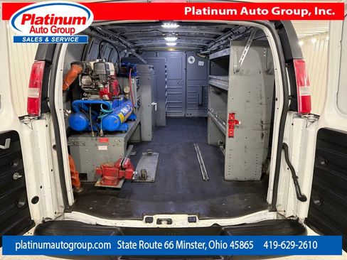 Used 2017 Chevrolet Express 3500 Extended RWD image 40
