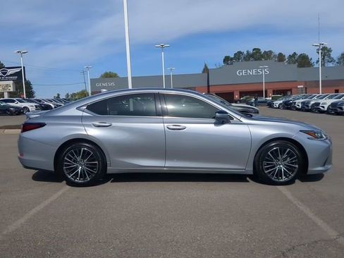 Used 2024 Lexus ES 350 w/ Premium Package FWD image 3