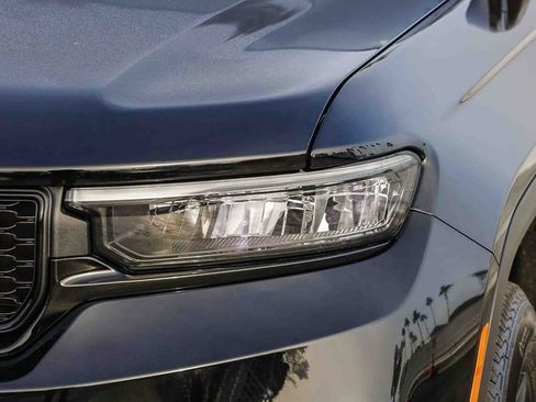 New 2025 Jeep Grand Cherokee Altitude image 5