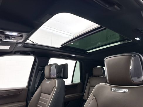 Used 2025 GMC Yukon Denali Ultimate AWD/4WD image 18