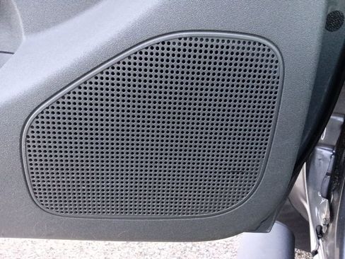 Used 2021 Nissan Frontier SV w/ Midnight Edition Floor Mats AWD/4WD image 13