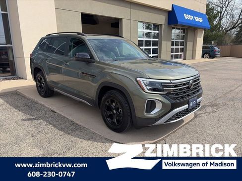 Certified 2025 Volkswagen Atlas Peak Edition SE image 1