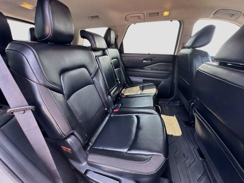Used 2022 Nissan Pathfinder SL AWD/4WD image 27