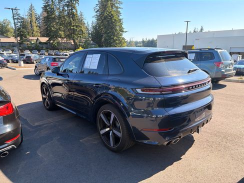 Used 2024 Porsche Cayenne S AWD/4WD image 3