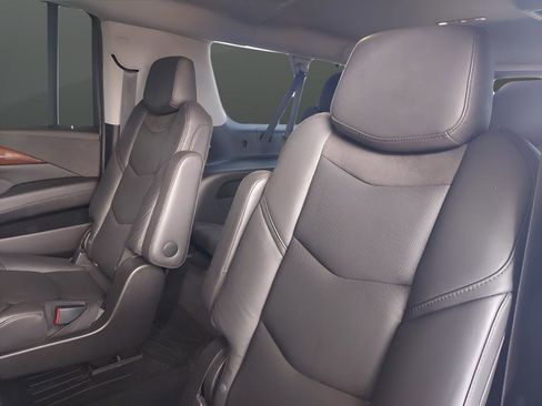 Used 2020 Cadillac Escalade ESV Luxury image 9
