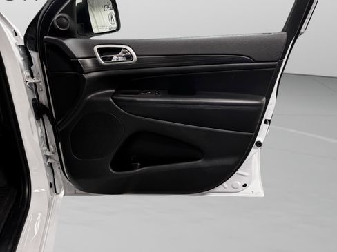 Used 2021 Jeep Grand Cherokee Laredo X image 38