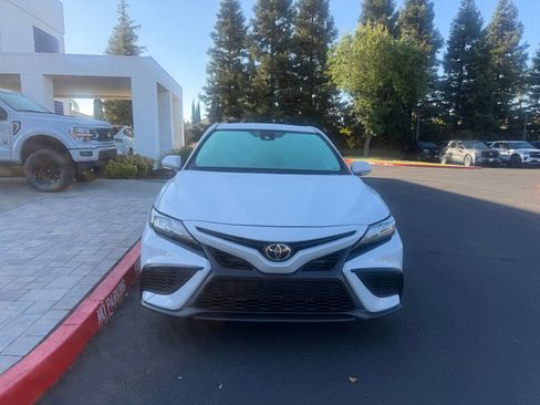 Used 2022 Toyota Camry SE FWD image 8