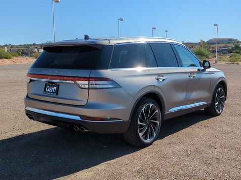 Used 2021 Lincoln Aviator Reserve w/ Equipment Group 202A AWD/4WD image 3
