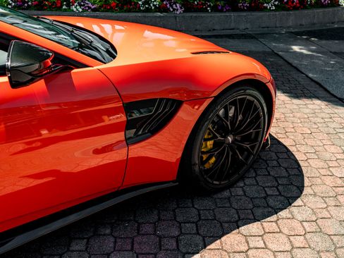 Used 2023 Aston Martin V8 Vantage Roadster RWD image 10