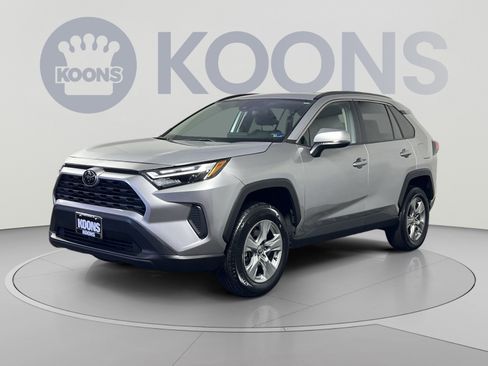 Used 2025 Toyota RAV4 XLE AWD/4WD image 1