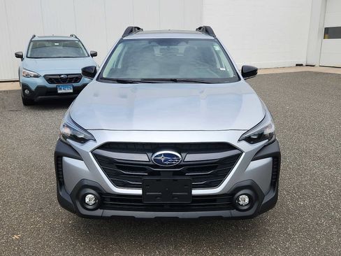 Certified 2025 Subaru Outback Premium AWD/4WD image 2