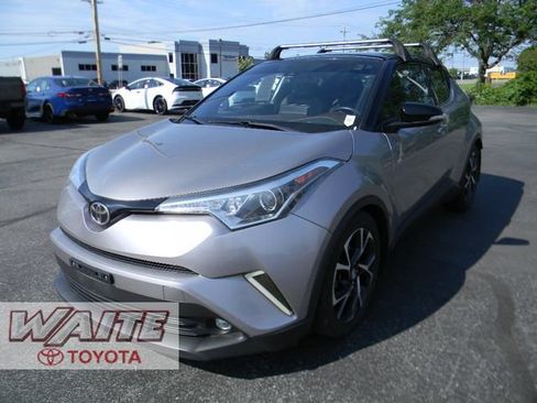 Used 2019 Toyota C-HR Limited FWD image 5