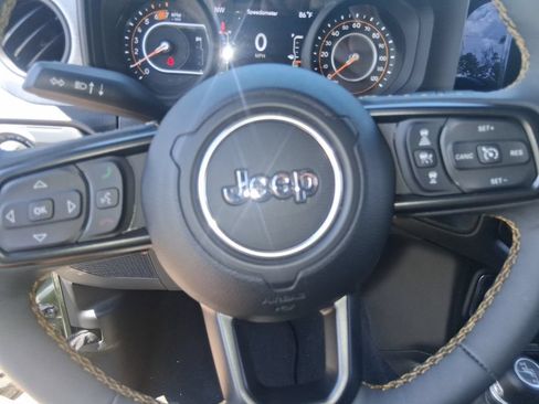 Used 2024 Jeep Wrangler Unlimited Sport AWD/4WD image 12