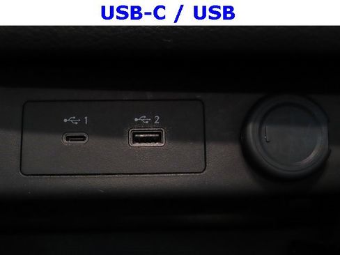 Used 2023 Nissan Rogue S image 9