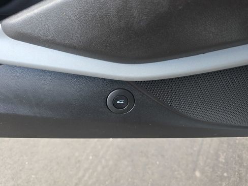 Used 2021 Chevrolet Camaro LT image 18