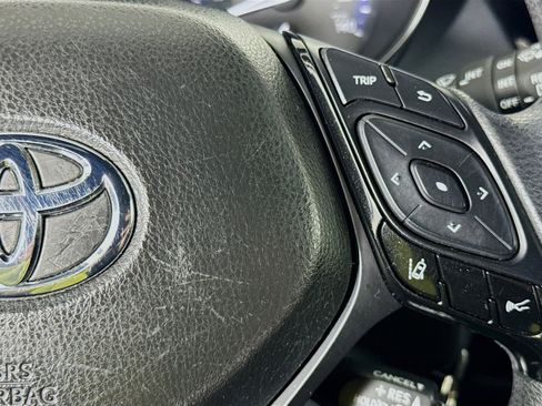 Used 2019 Toyota C-HR LE FWD image 14
