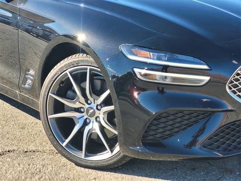 Used 2022 Genesis G70 3.3T image 9