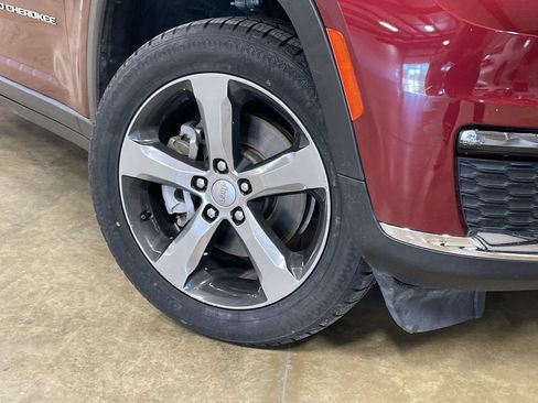 Used 2021 Jeep Grand Cherokee L Limited RWD image 11