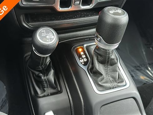 Used 2025 Jeep Wrangler Unlimited Sahara w/ Safety Group AWD/4WD image 23