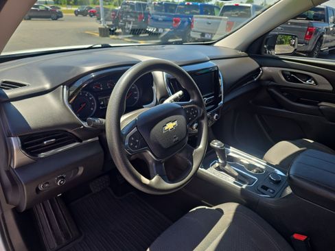 Used 2018 Chevrolet Traverse LS w/ LPO, Blackout Package FWD image 10