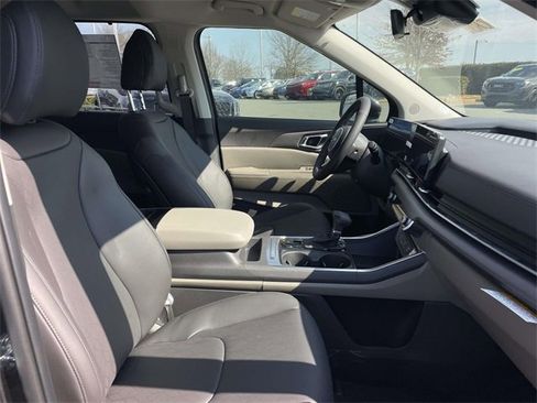 New 2026 Kia Carnival EX image 18