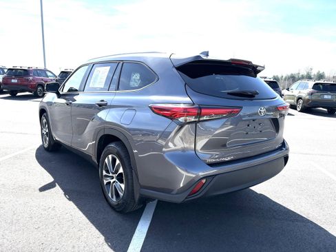 Used 2023 Toyota Highlander XLE image 12
