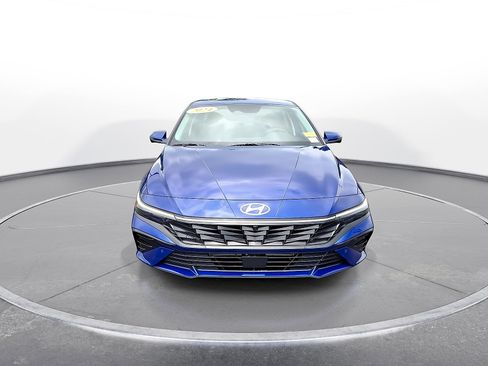 Used 2024 Hyundai Elantra Limited FWD image 3