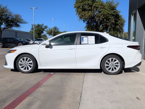 Used 2022 Toyota Camry LE image 11