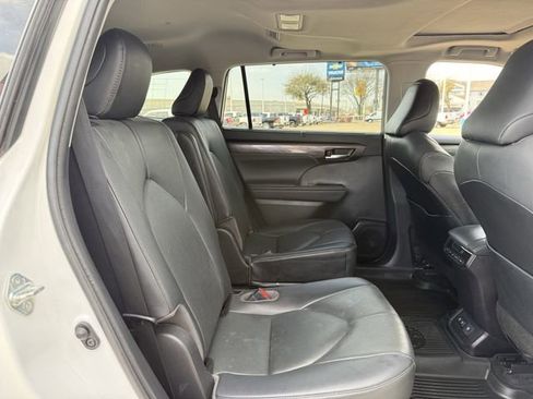 Used 2021 Toyota Highlander Limited image 35