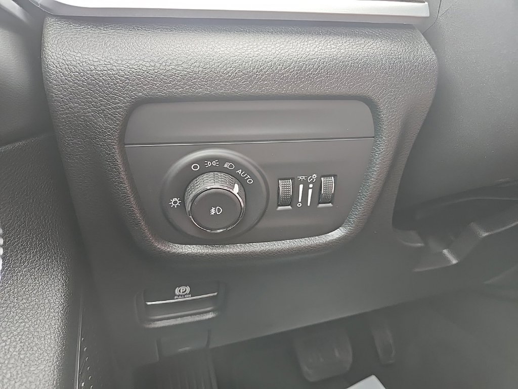New 2026 Jeep Grand Cherokee Limited w/ Limited Altitude Package AWD/4WD image 16