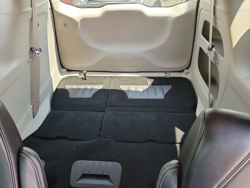 Used 2023 Chrysler Pacifica Touring-L FWD image 15