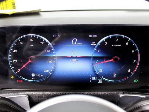 Used 2023 Mercedes-Benz GLB 250 image 11