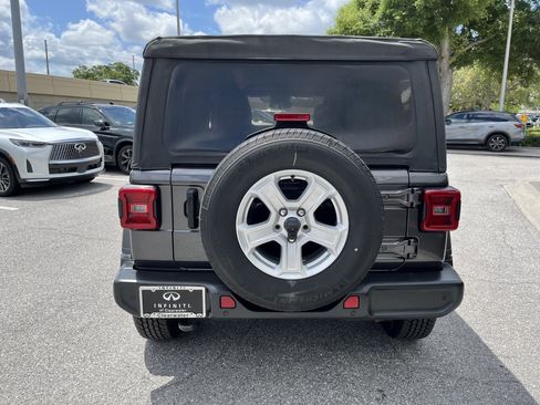 Used 2022 Jeep Wrangler Unlimited Sport AWD/4WD image 7