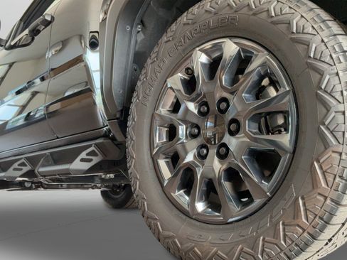 Certified 2025 Toyota 4Runner SR5 AWD/4WD image 40