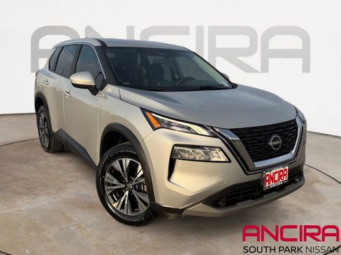 Used 2023 Nissan Rogue SV image 1