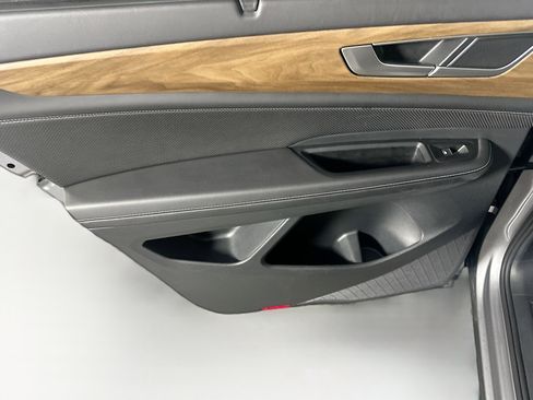 Used 2025 Volkswagen Atlas SE image 24