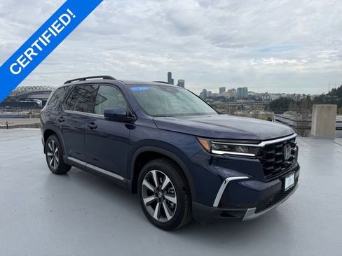 Certified 2025 Honda Pilot Touring image 1