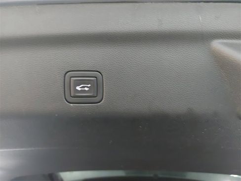 Used 2024 GMC Yukon SLT image 14