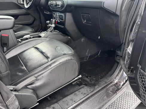 Used 2018 Jeep Wrangler Unlimited Sahara w/ Dual Top Group AWD/4WD image 48