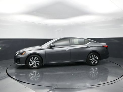 Used 2025 Nissan Altima 2.5 S FWD image 3