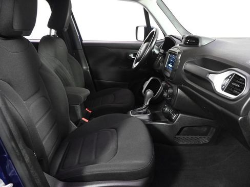 Used 2019 Jeep Renegade Latitude w/ Cold Weather Group AWD/4WD image 16