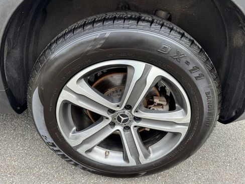 Used 2018 Mercedes-Benz GLC 300 4MATIC w/ Premium Package image 12